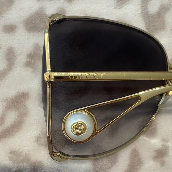 Gucci Gold and Black Sunglasses - Picture 3 of 4